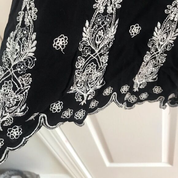 Love Tree sz Large black white rayon romper - Picture 10 of 11